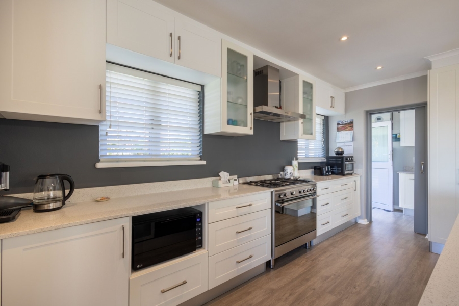 5 Bedroom Property for Sale in Upper Robberg Western Cape